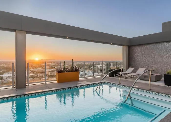 Apartment Boulevard Highrise With Sky Pool Access Phoenix