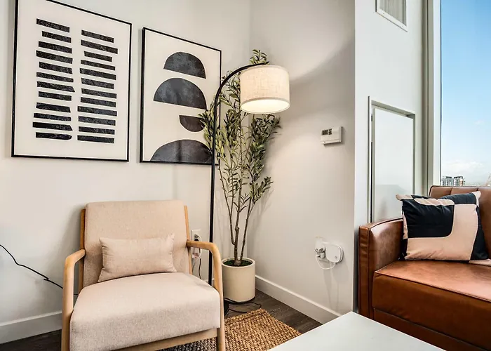 Boulevard Highrise With Sky Pool Access Apartment *
