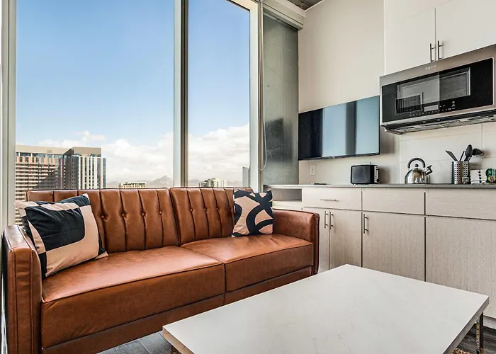 Boulevard Highrise With Sky Pool Access Apartment *