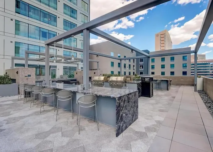 Apartment Boulevard Highrise With Sky Pool Access *