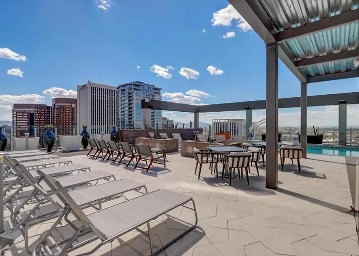 Boulevard Highrise With Sky Pool Access Apartment *