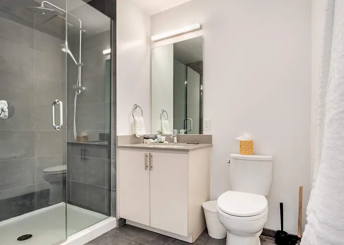 Boulevard Highrise With Sky Pool Access *